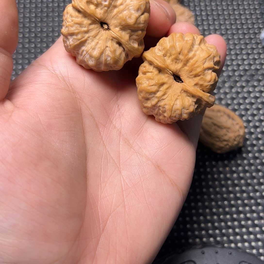 文玩核桃吊坠蛤蟆头