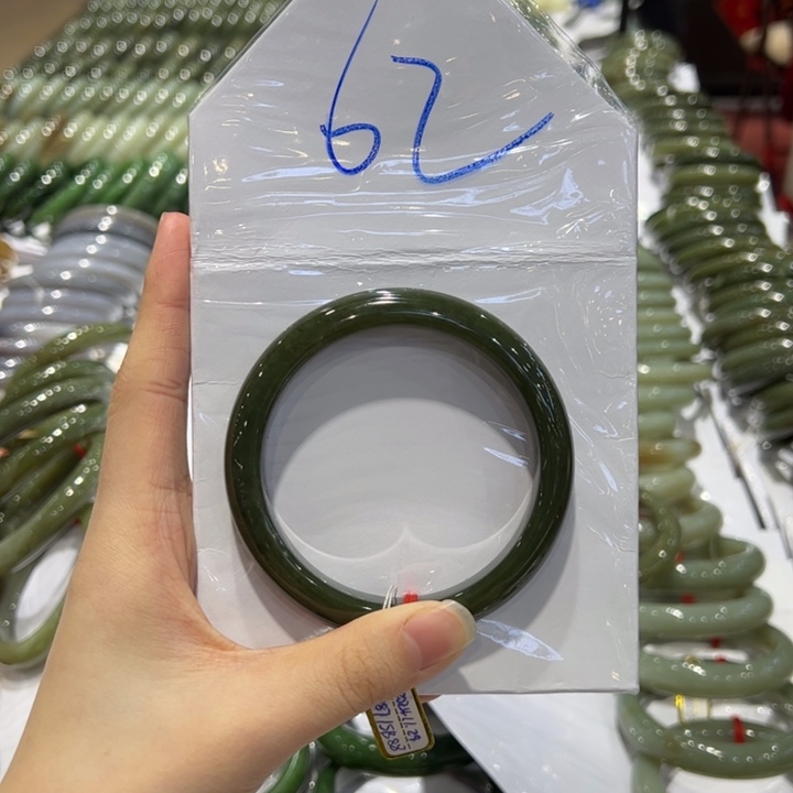 和田玉（糖玉）手镯未镶嵌趴****』