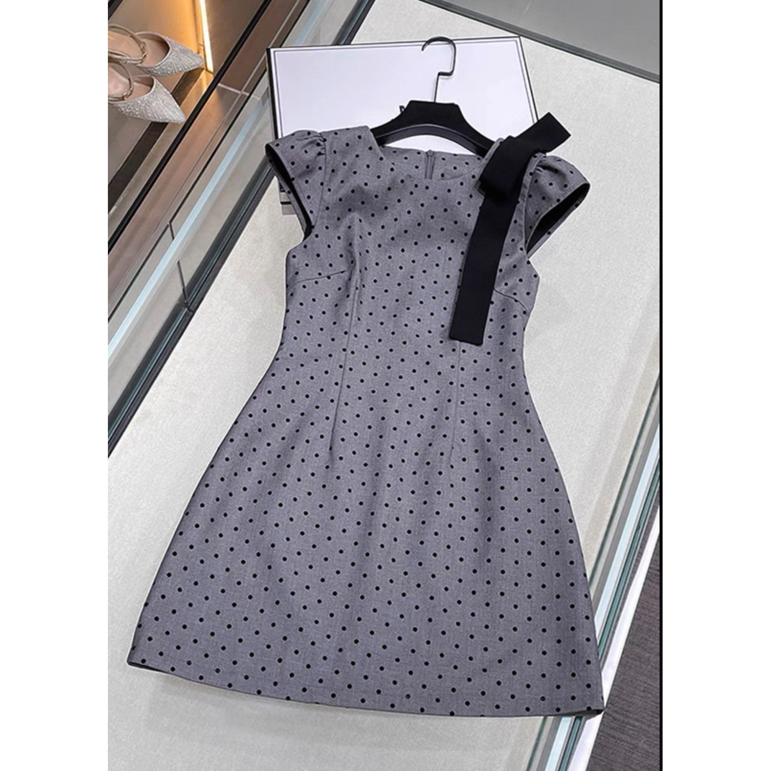 【妞妞专属】波点千金  夏季法式收腰修身灰色波点无袖连衣裙