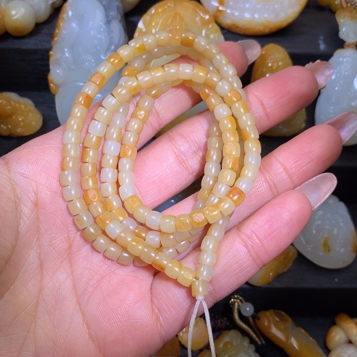 和田玉颈饰未镶嵌