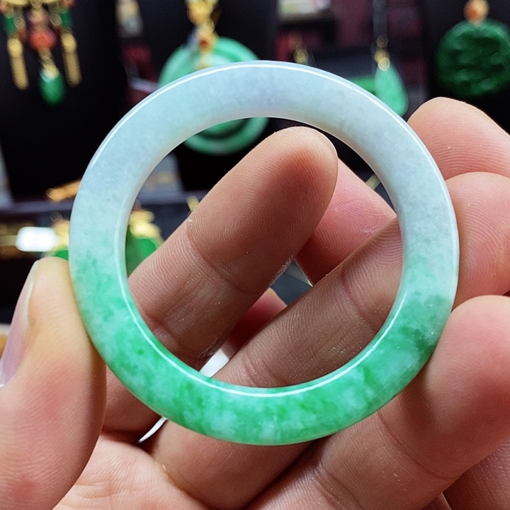 翡翠颈饰未镶嵌吊坠