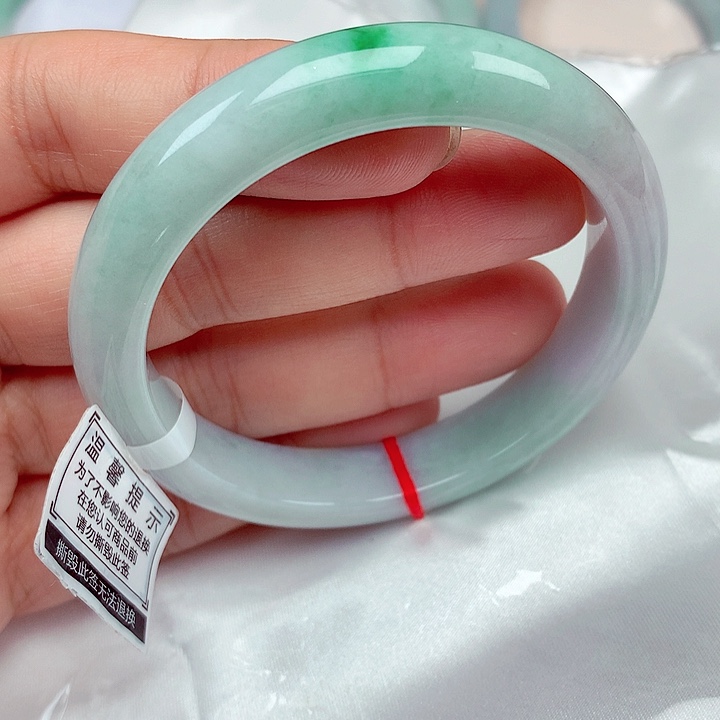 翡翠未镶嵌手镯56～57飘绿手镯