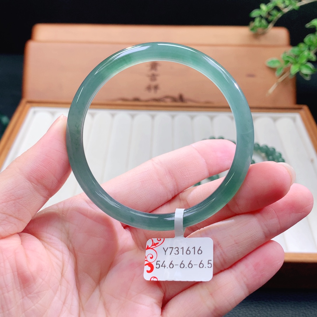 翡翠手镯（圆镯）未镶嵌