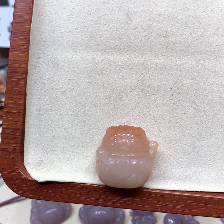 石英质玉合金颈饰