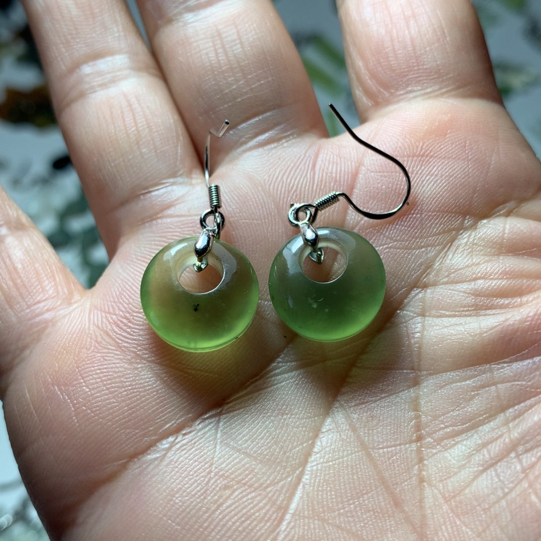 蛇纹石玉耳环未镶嵌