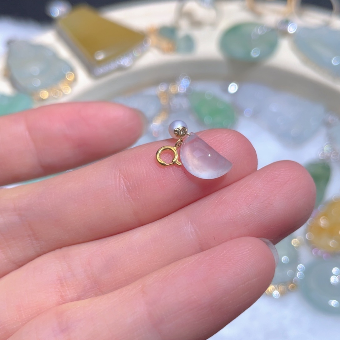 翡翠颈饰18K金镶嵌翡翠