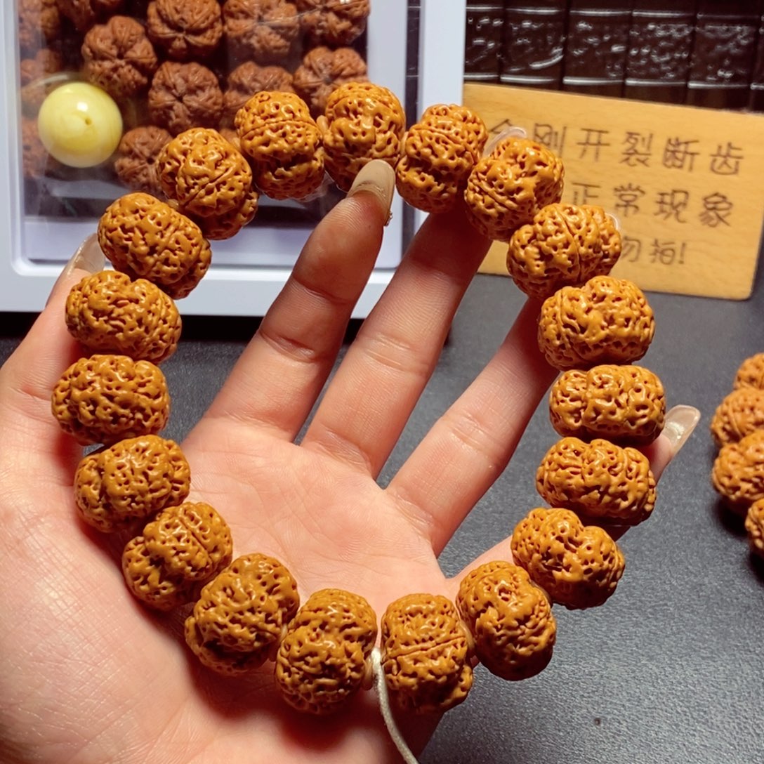 金刚菩提吊坠22尺寸四瓣夹板