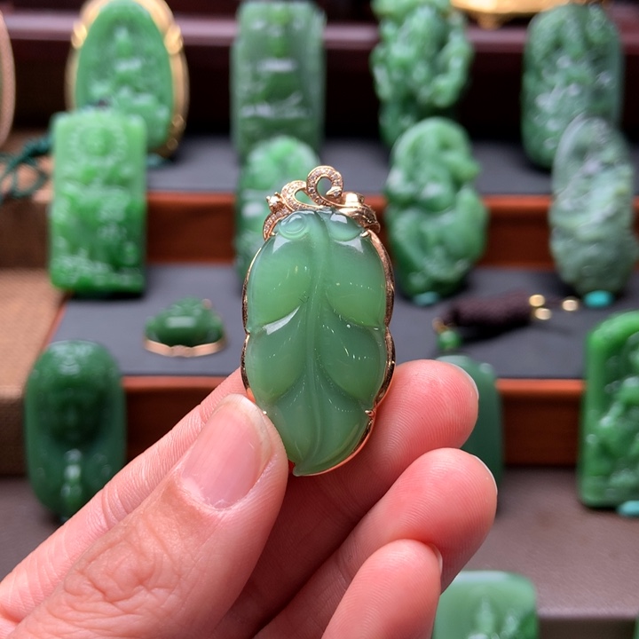 和田玉挂件18K金镶嵌