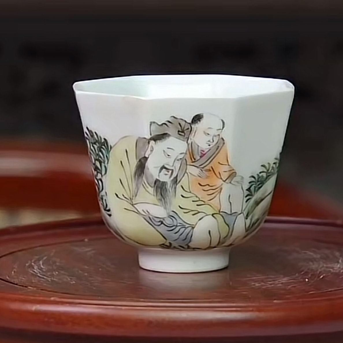 粉彩人物八方杯   高5.8公分 口径7公分 全品  