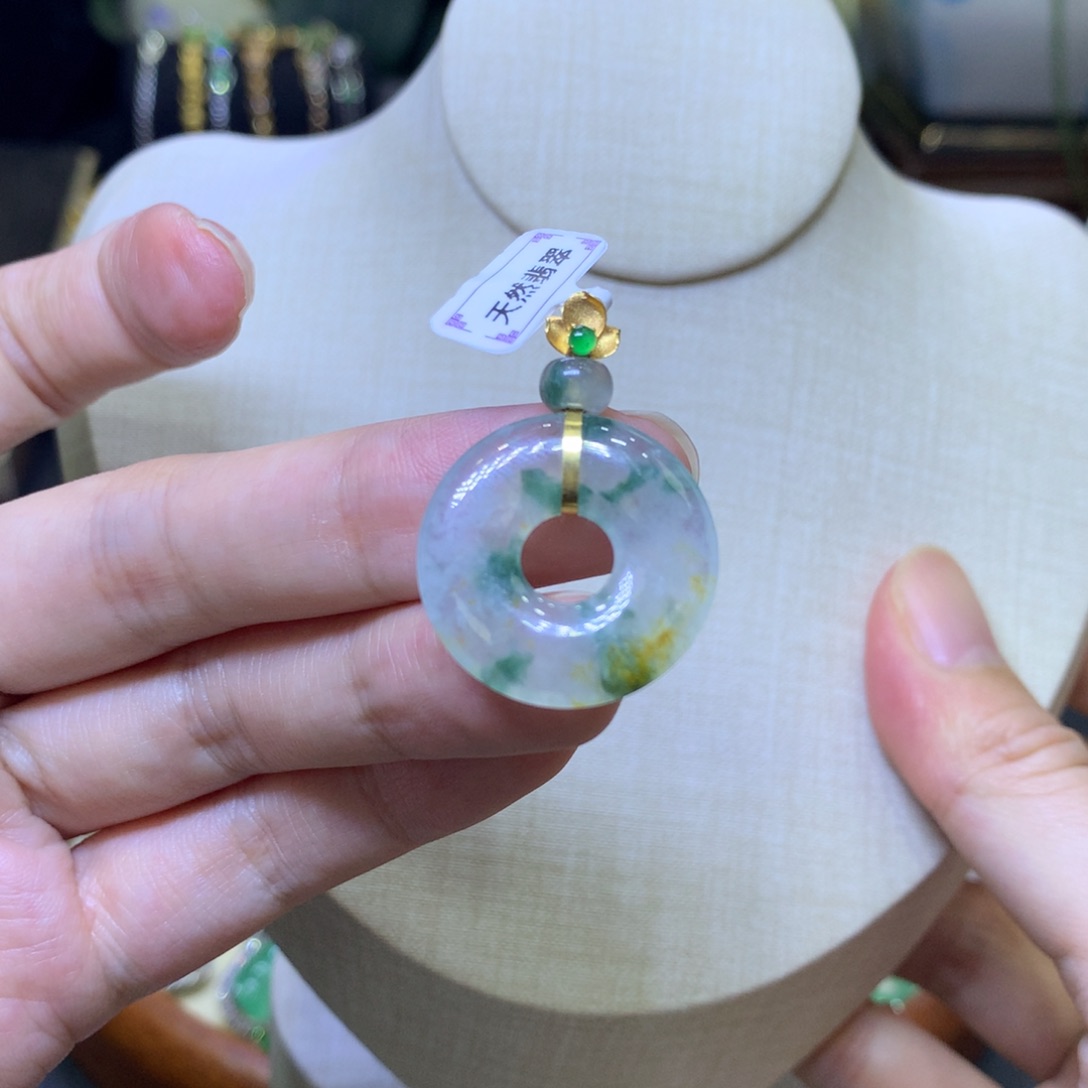 翡翠18K金镶嵌颈饰