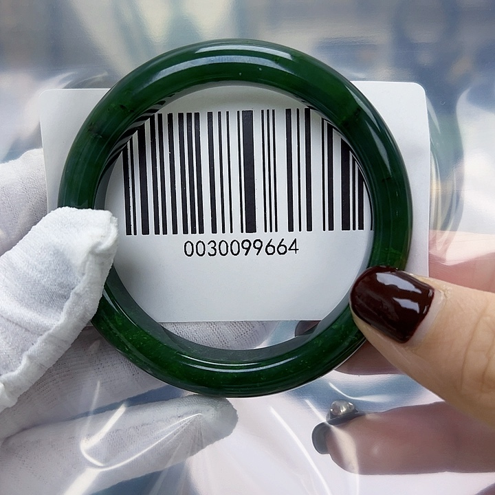 温***)和田玉未镶嵌手镯包容55