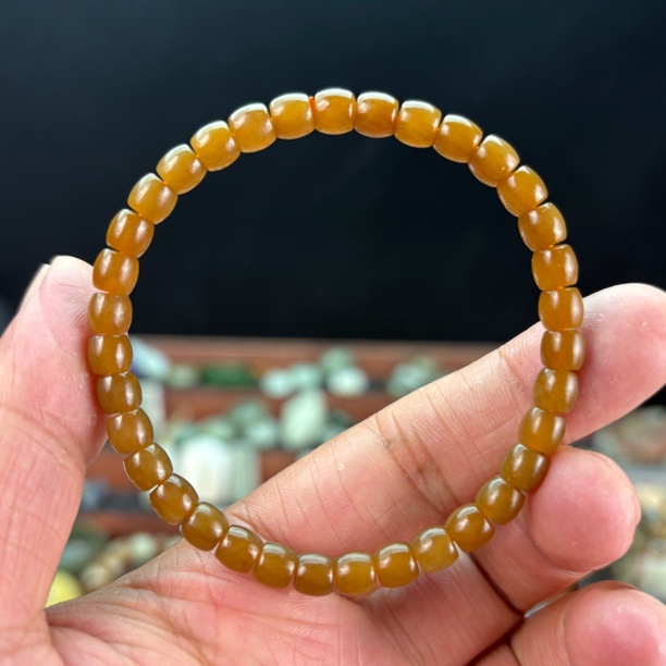 6mm且末老料和田玉红糖直切老型珠女士手串