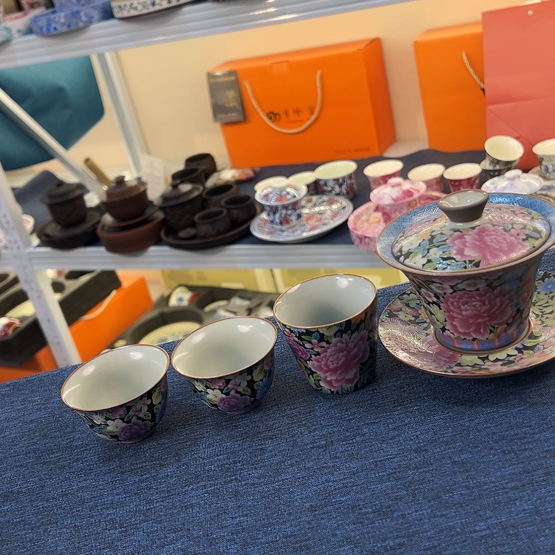 小***噻盖碗很漂亮我很喜欢