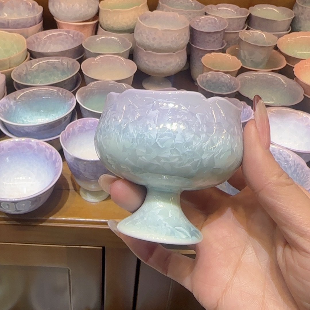 陸***王茶杯的设计是由传统和