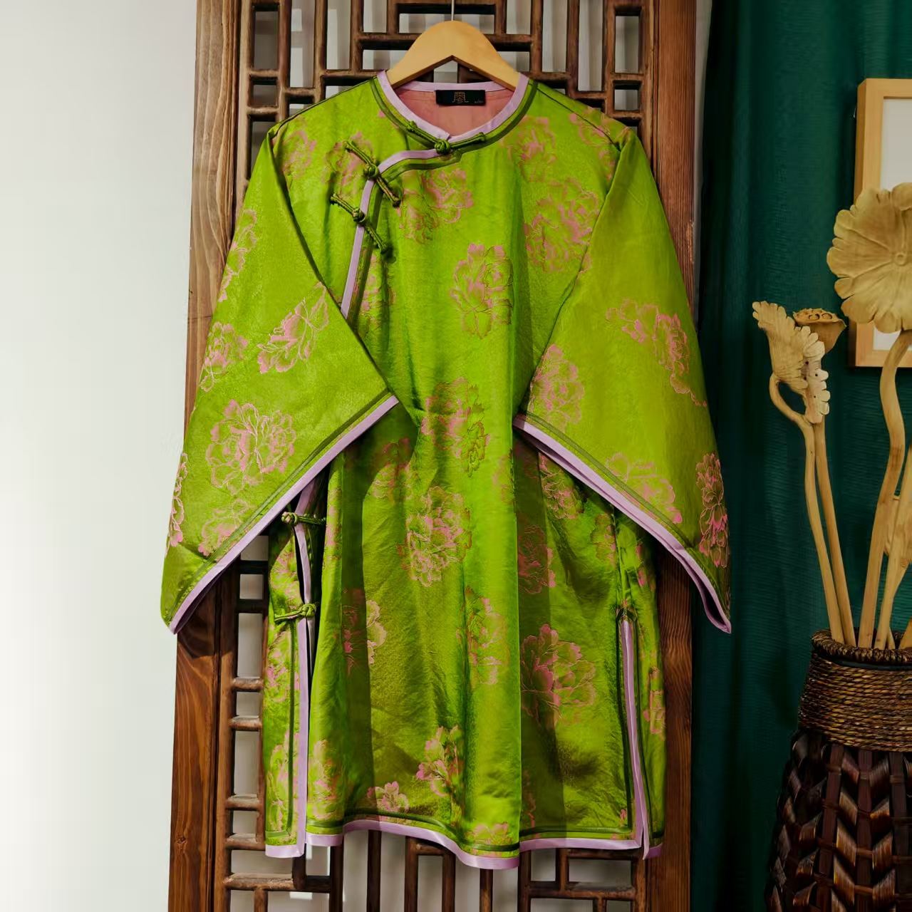 （ LS662-6）凤徕兮私人定制绿底粉色暗纹花斜襟盘扣太太服