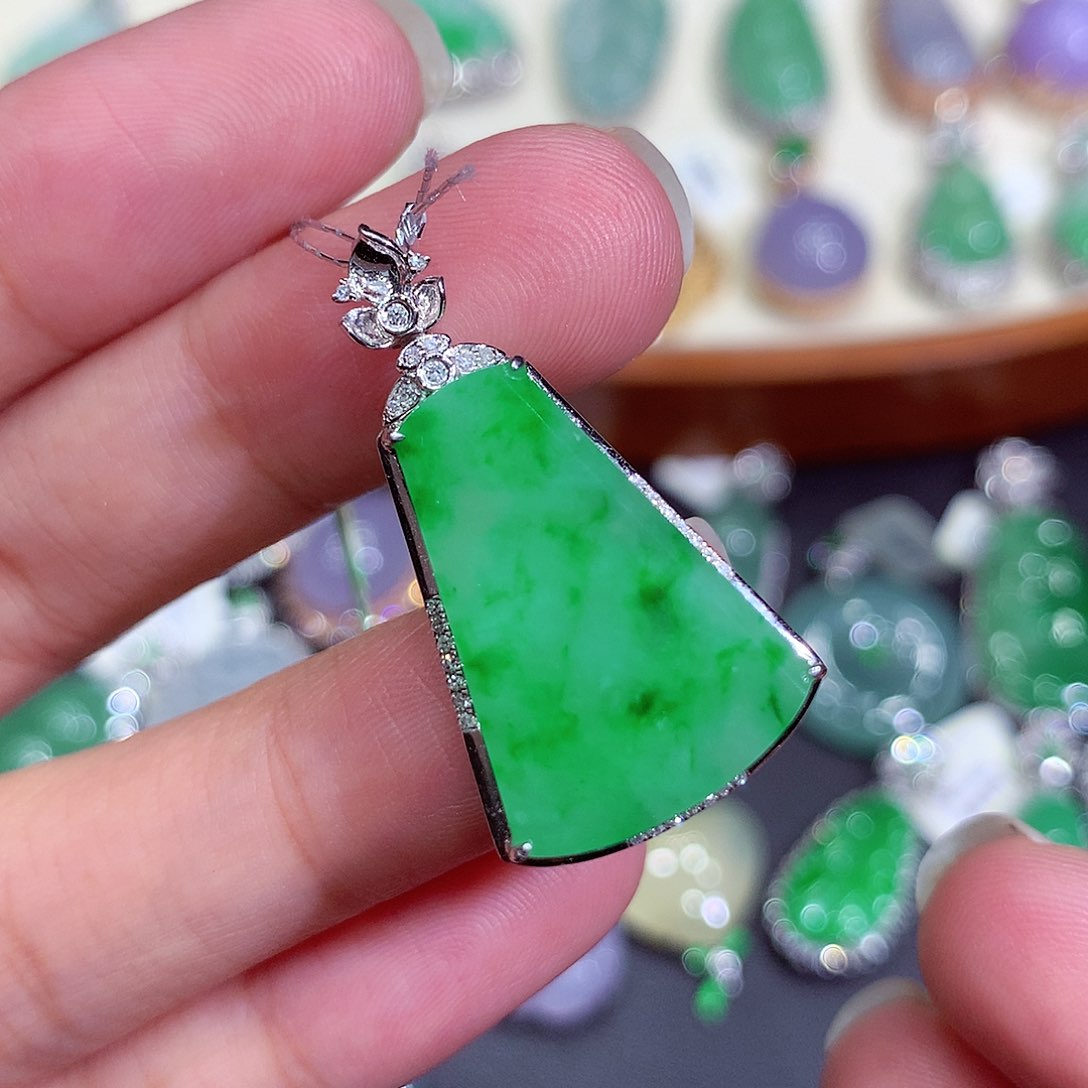 翡翠吊坠(不含链)18K金镶嵌