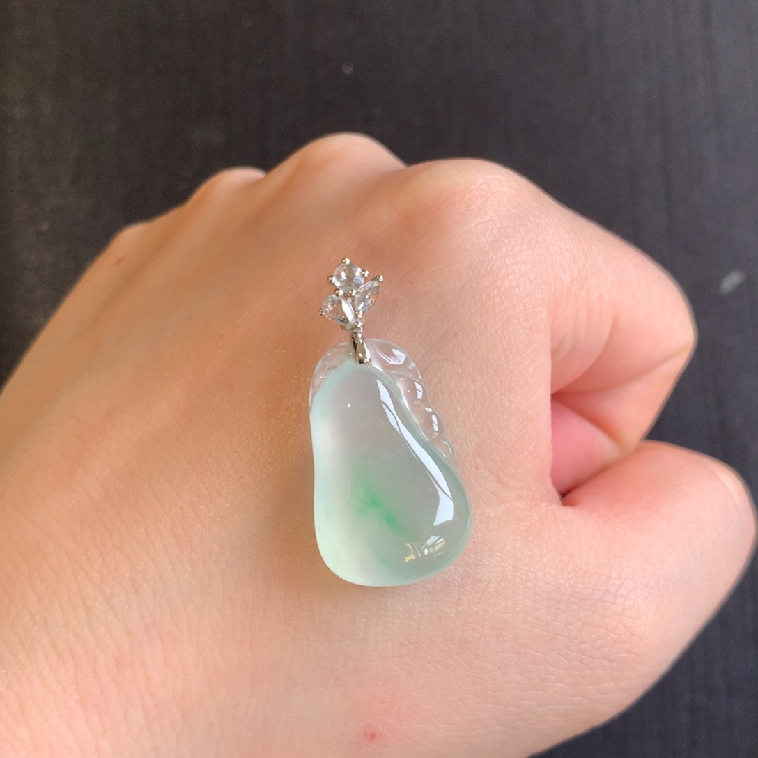 翡翠颈饰18K金镶嵌天然翡翠