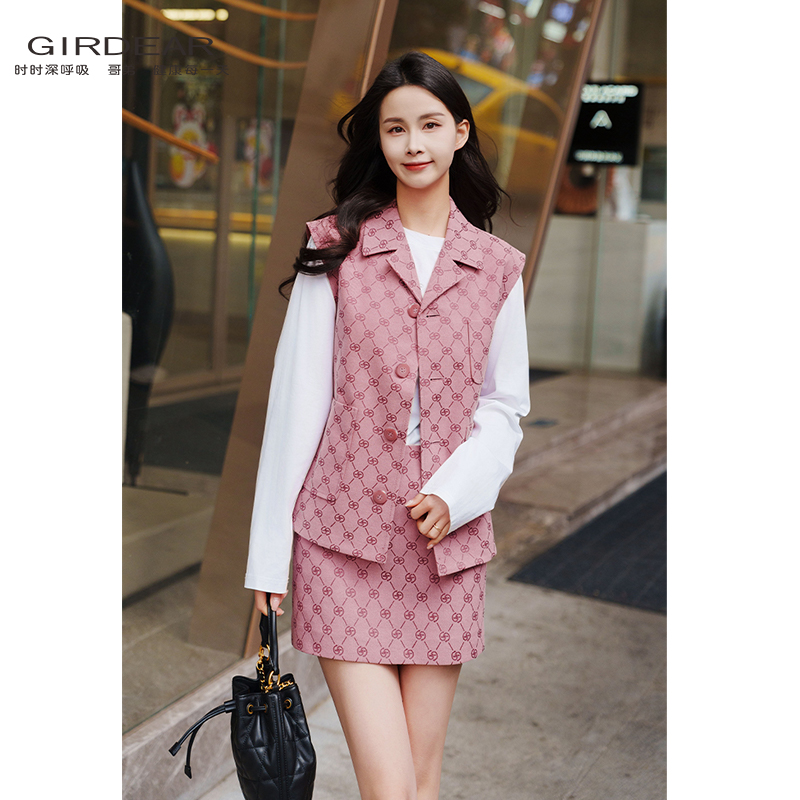 GIRDEAR/哥弟新款经典时尚同心协力双G提花经典无袖马甲140021