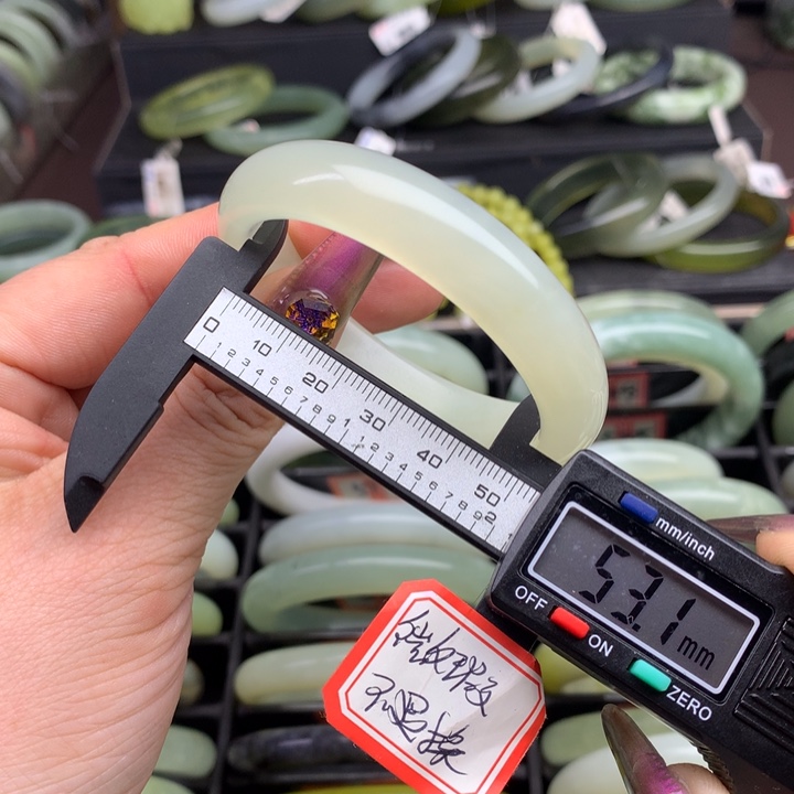 蛇纹石玉手镯未镶嵌569