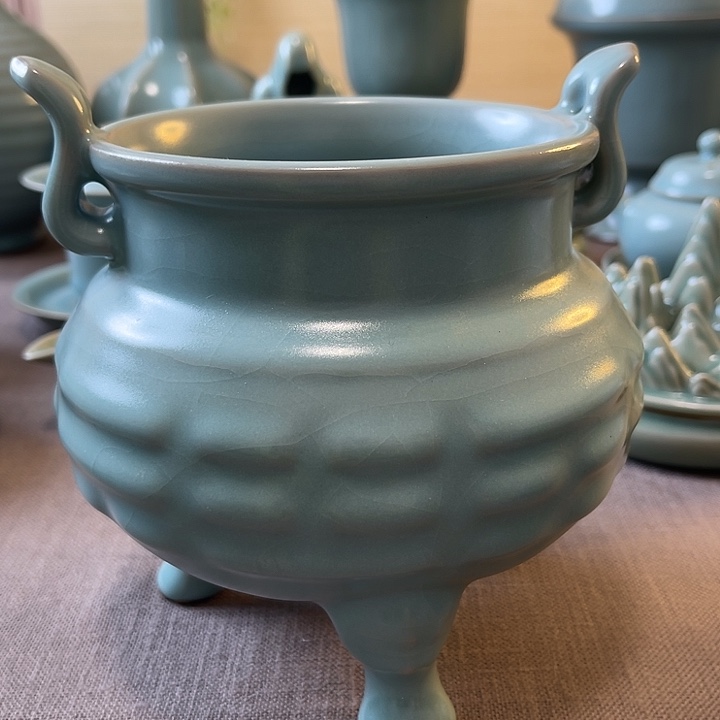 瓷片香炉一一一一一一瑕