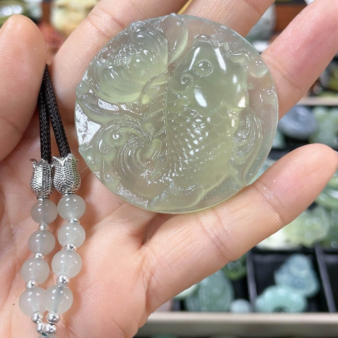 蛇纹石玉颈饰未镶嵌