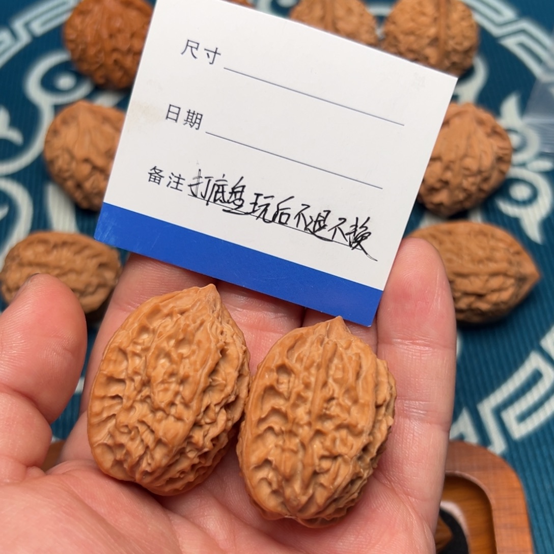振***文玩核桃吊坠野生鸡心