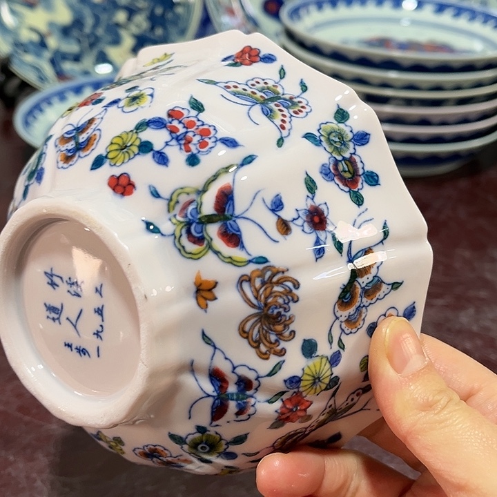 瓷片/////直径15厘米。红。