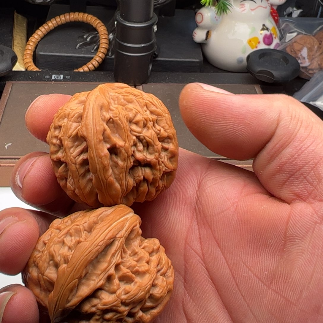 文玩核桃吊坠滢红锦鲤45