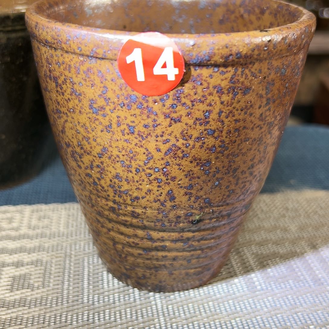 纯手工制作的瓮杯