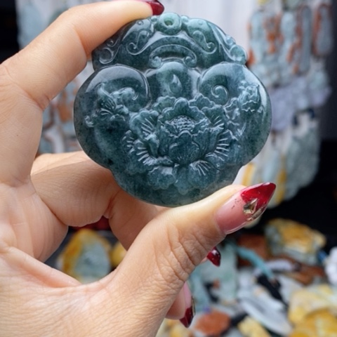 翡翠颈饰未镶嵌翡翠