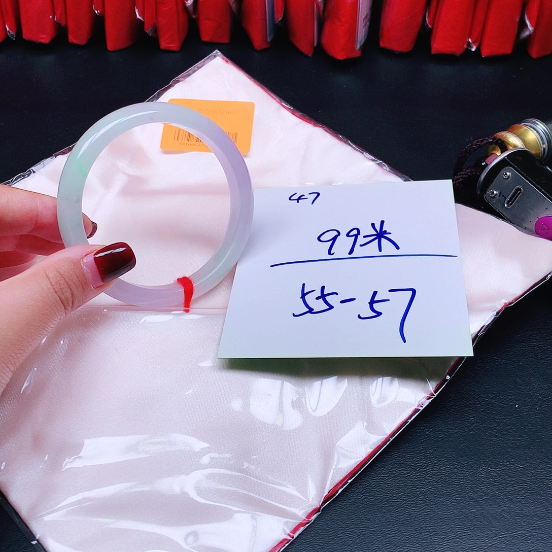 翡翠未镶嵌手镯47。    