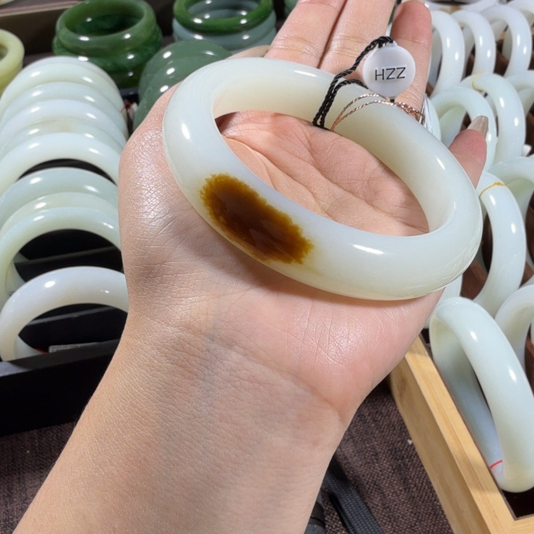 和田玉未镶嵌手镯