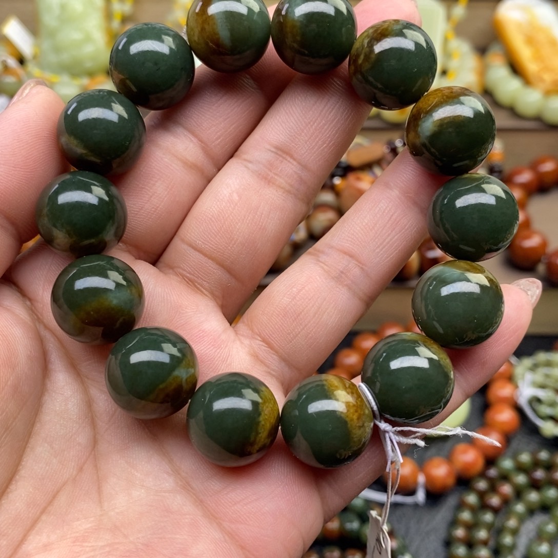 透闪石质玉未镶嵌手串