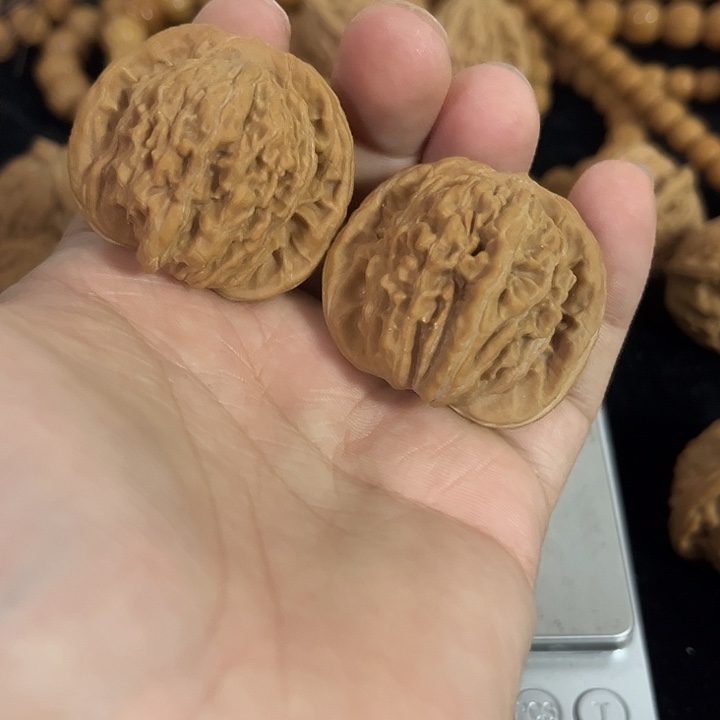 文玩核桃把件40左右微微瑕四座楼，编号013