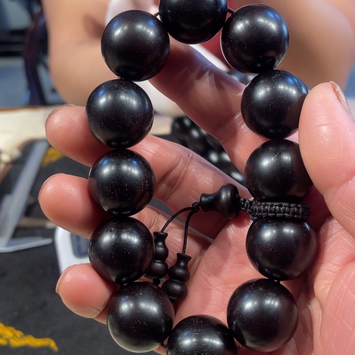 檀香紫檀（小叶紫檀）渔*2.0的黑料的手串