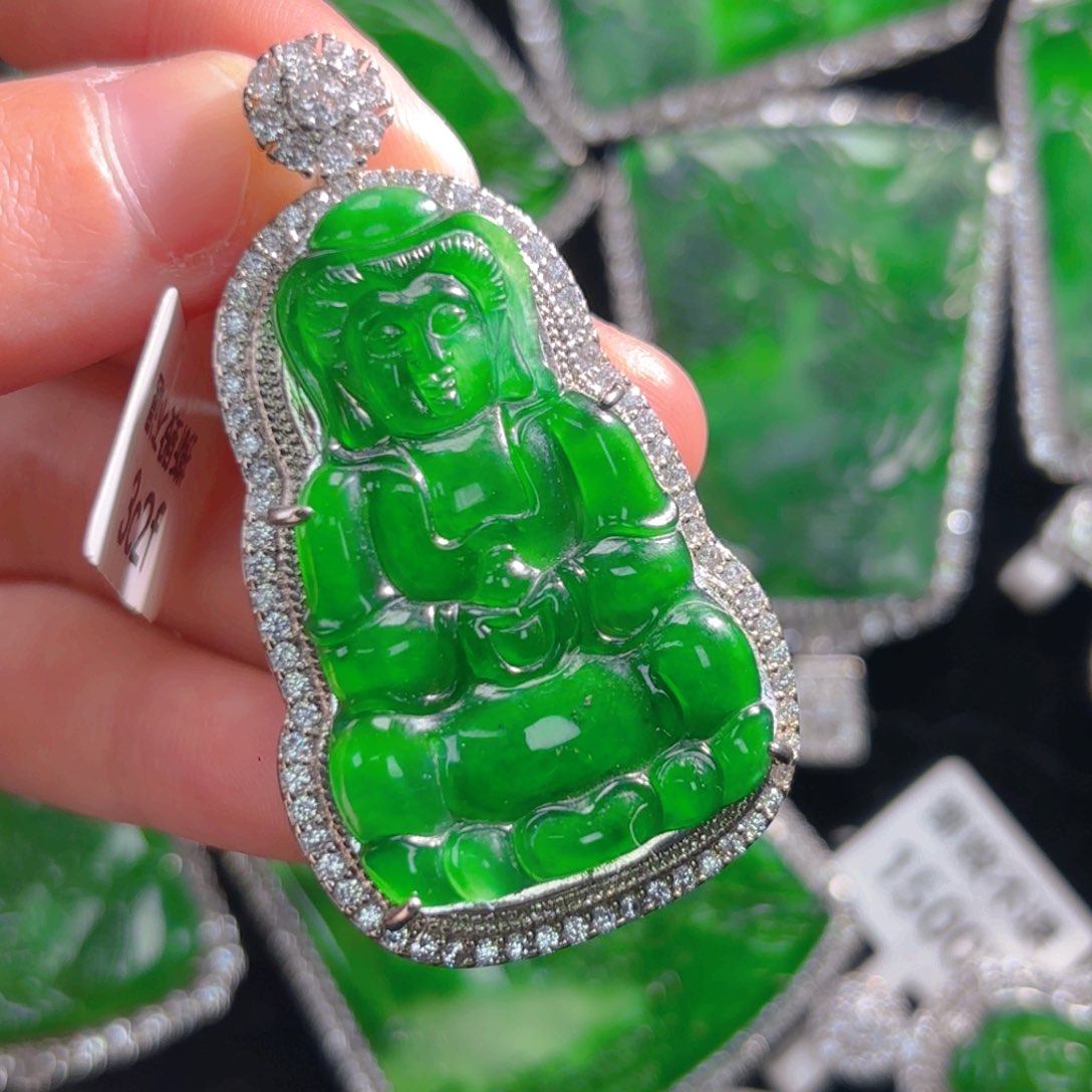 翡翠颈饰未镶嵌观音