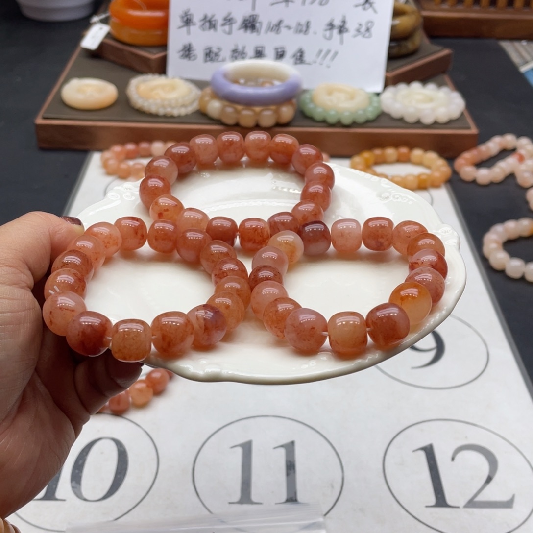 …***…石英岩玉未镶嵌手镯