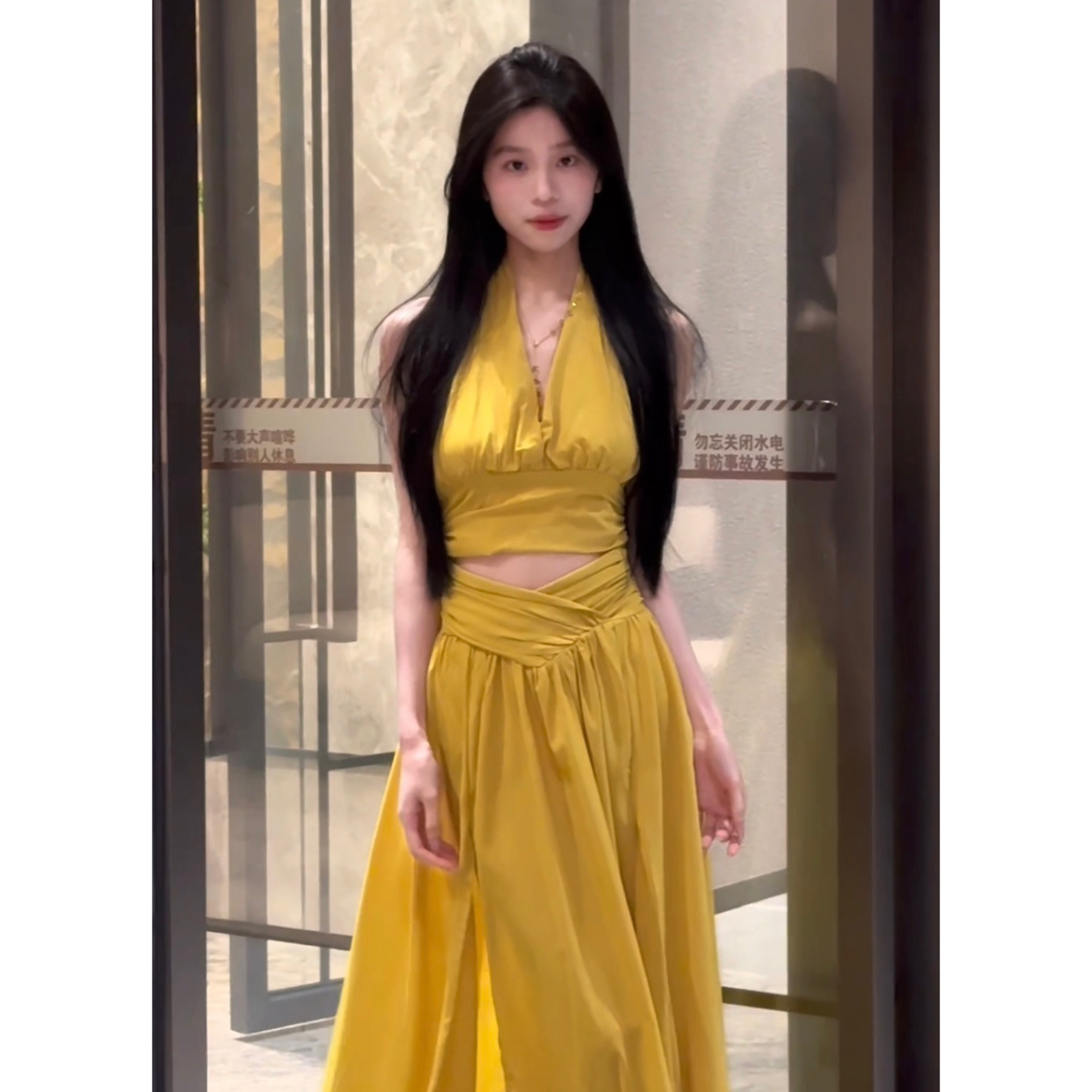 【喵喵】法式度假深v挂脖性感露背交叉收腰沙滩开叉连衣裙女 237