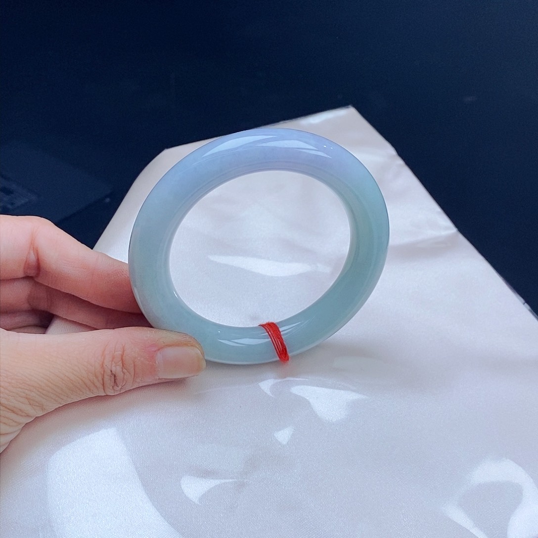 翡翠手镯未镶嵌翡翠