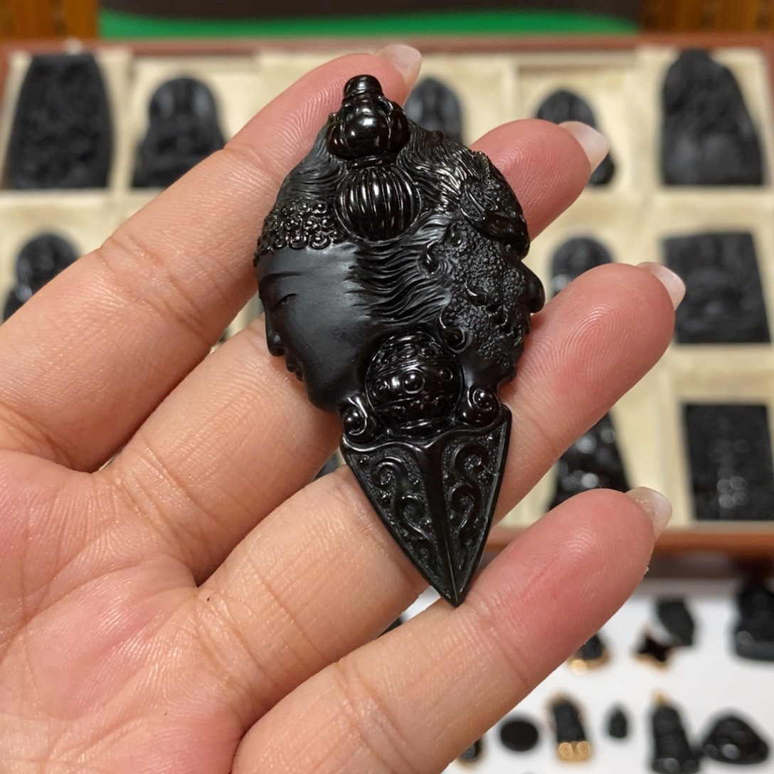 翔***2翡翠未镶嵌吊坠(赠链)翡翠