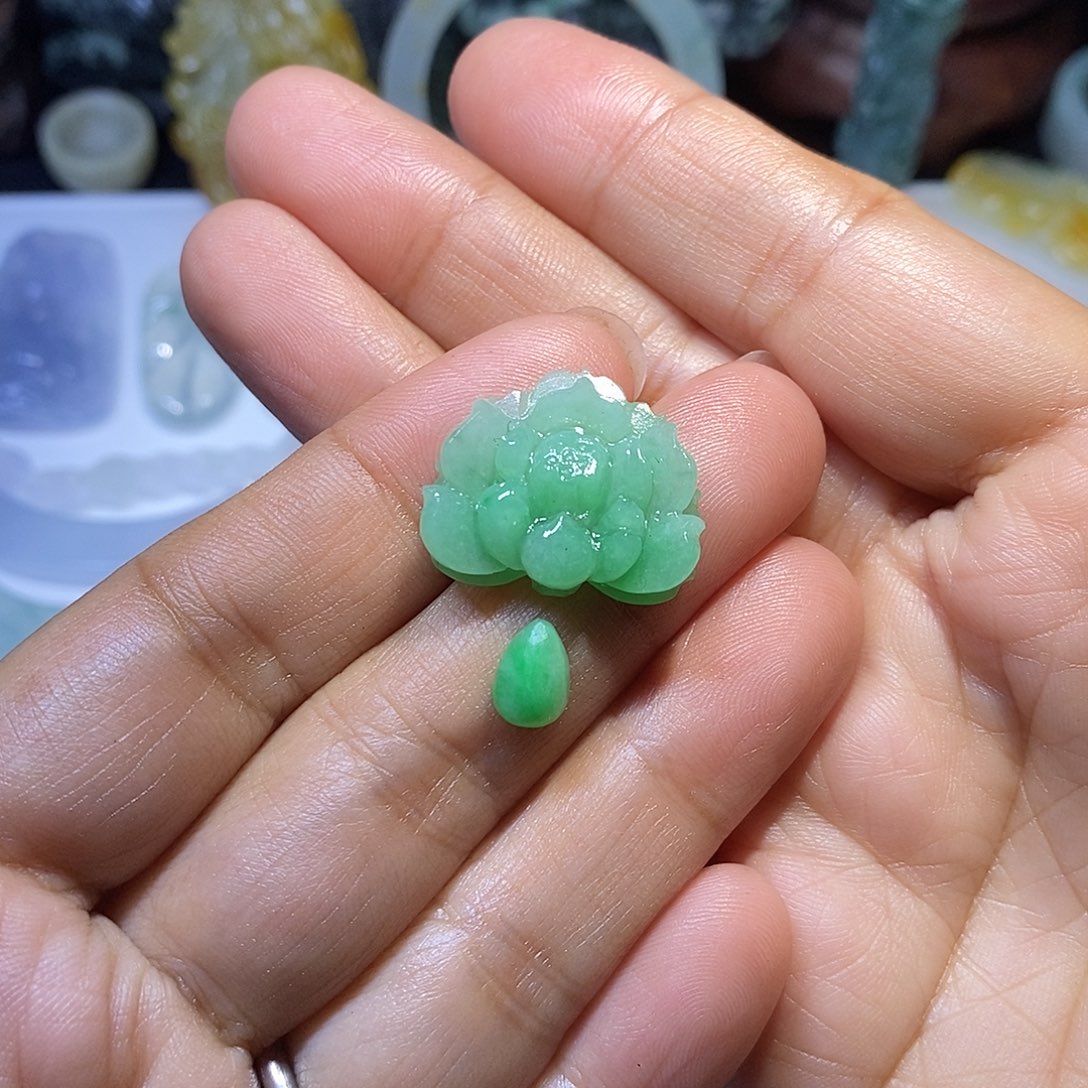 定制翡翠未镶嵌莲花