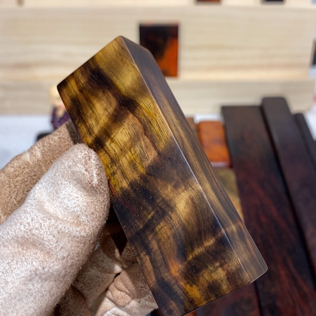 用***9交趾黄檀（大红酸枝）