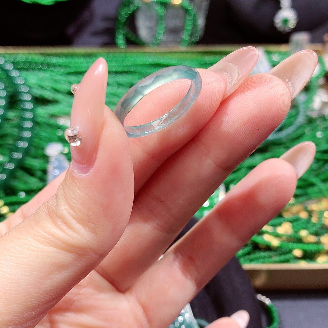 翡翠手链未镶嵌翡翠