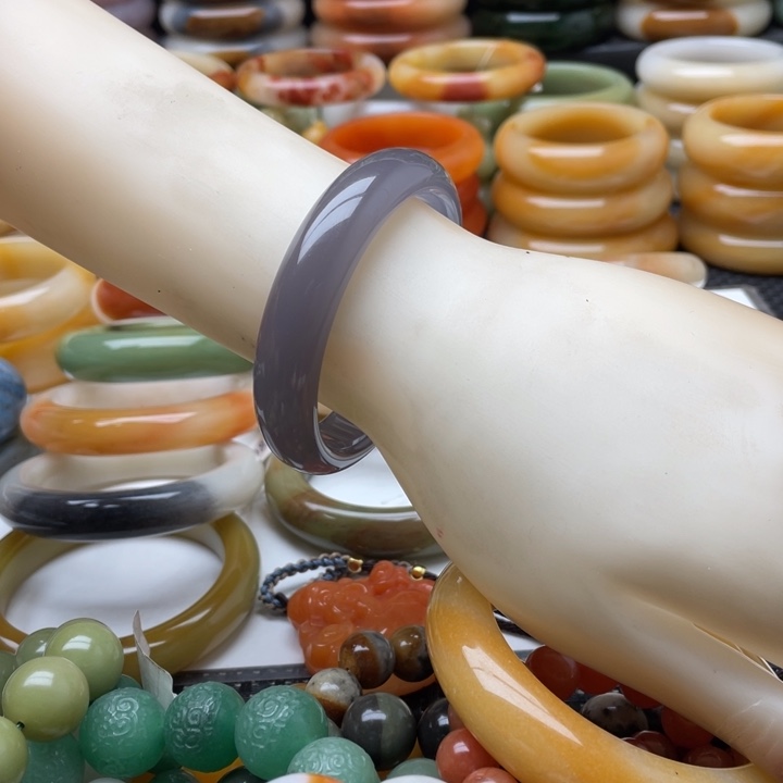 石英质玉手镯未镶嵌