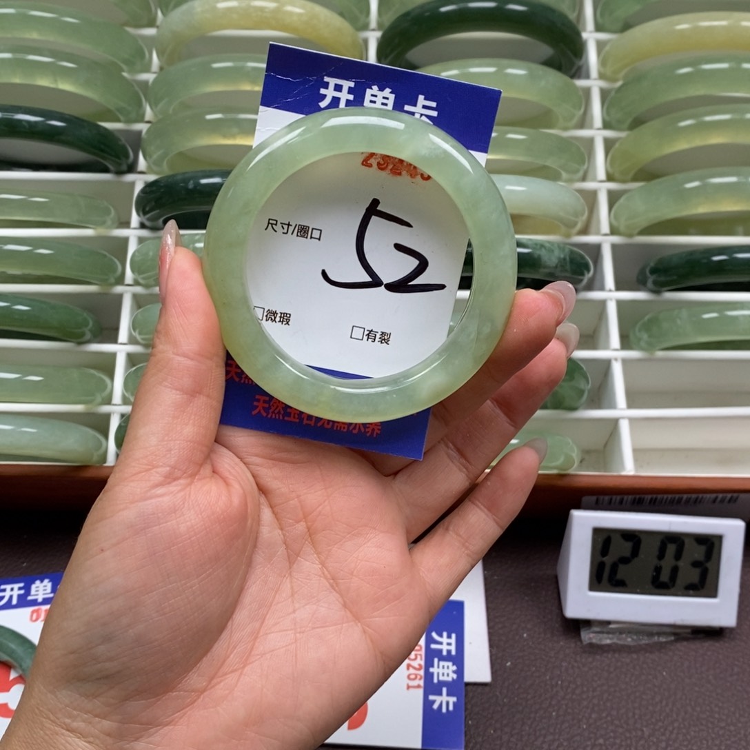 岫玉手镯未镶嵌我