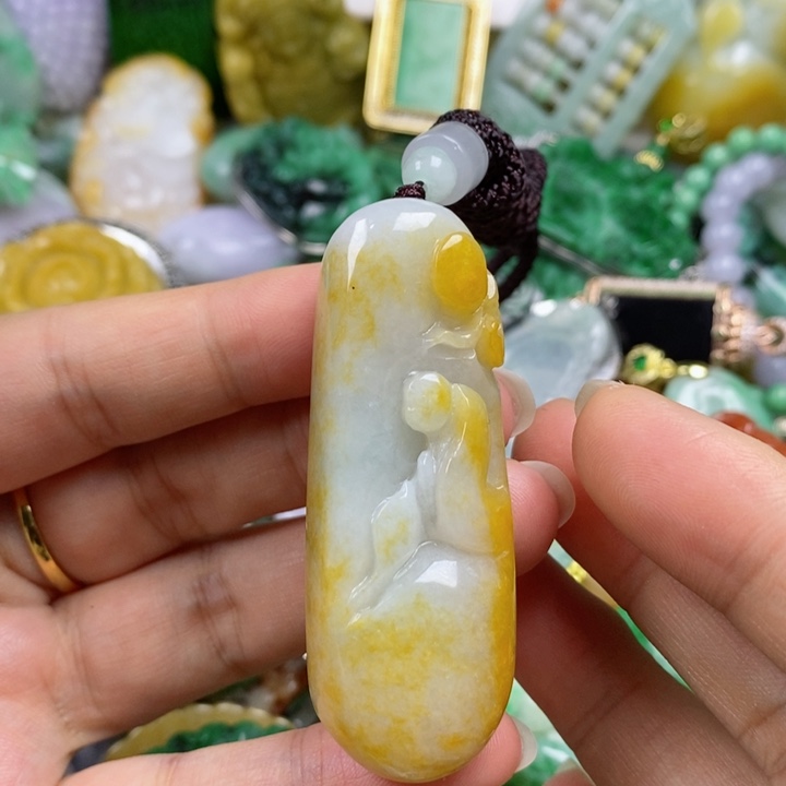 翡翠吊坠(赠链)未镶嵌