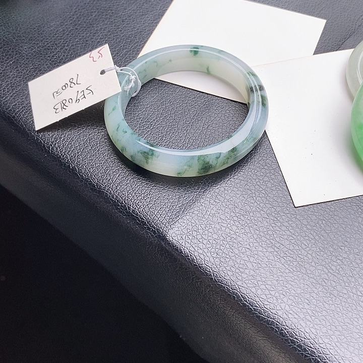 翡翠手镯未镶嵌53圈口