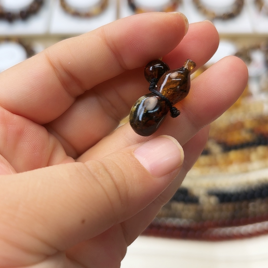 二***吉琥珀未镶嵌裸石大