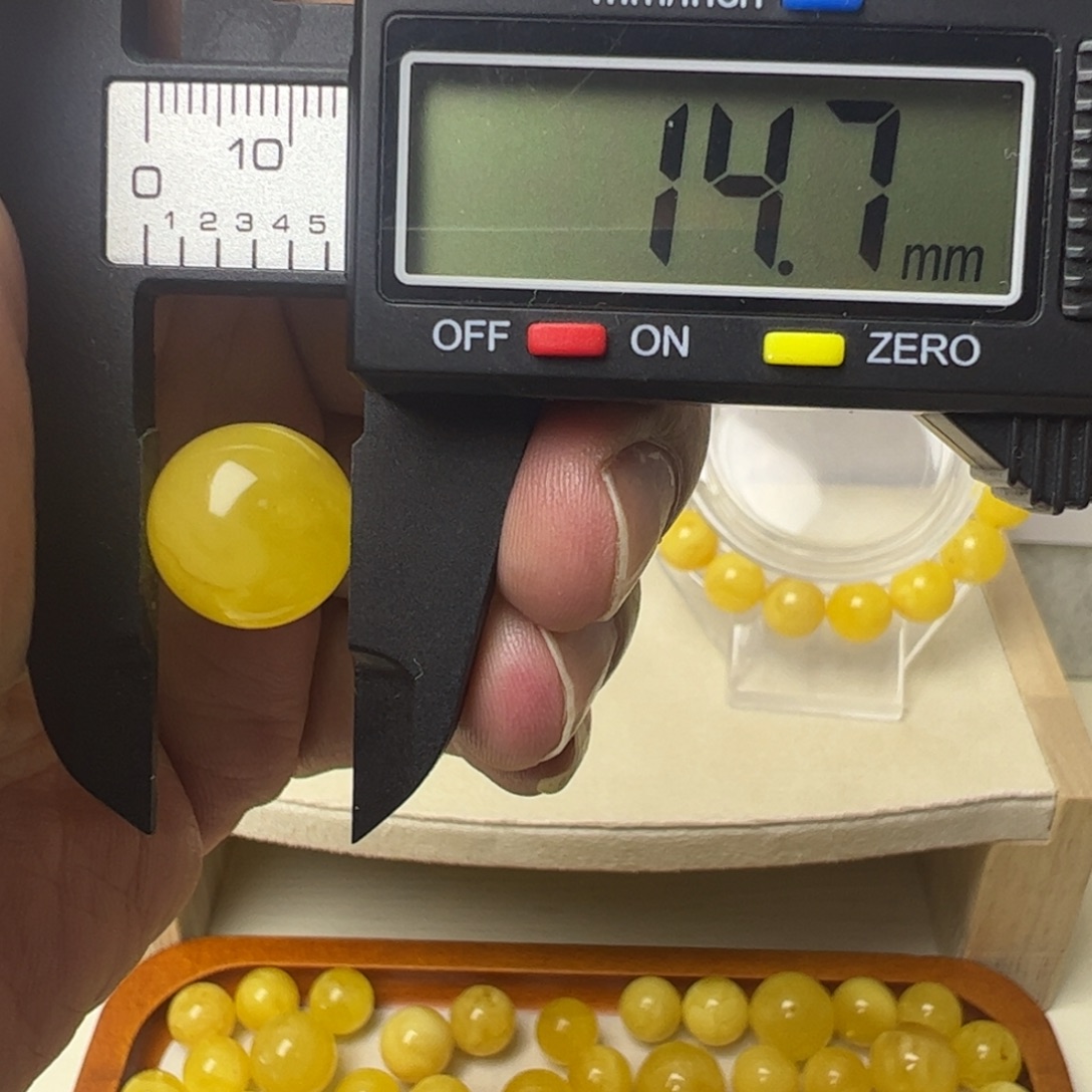 琥珀未镶嵌裸石微瑕单珠049