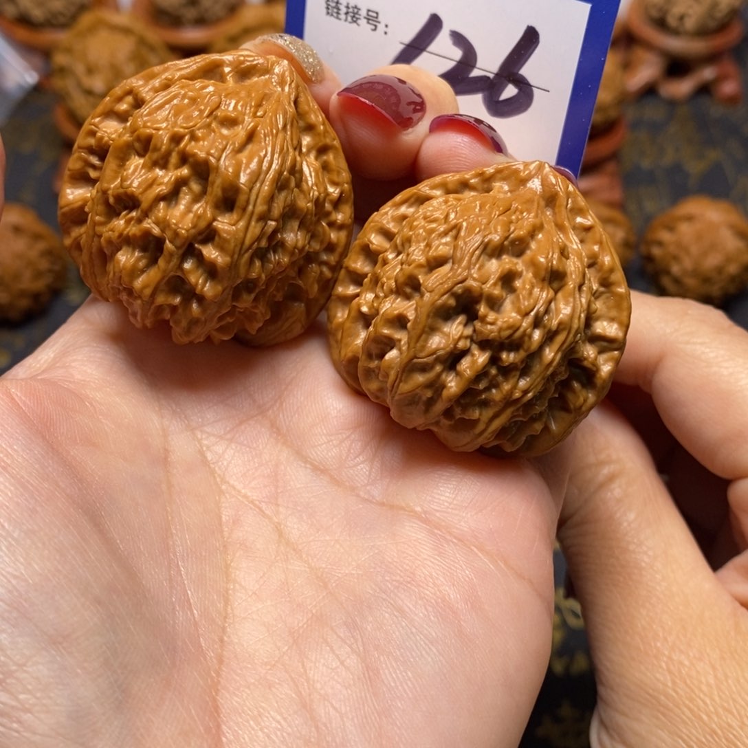 文玩核桃把件白狮子全品39。 126